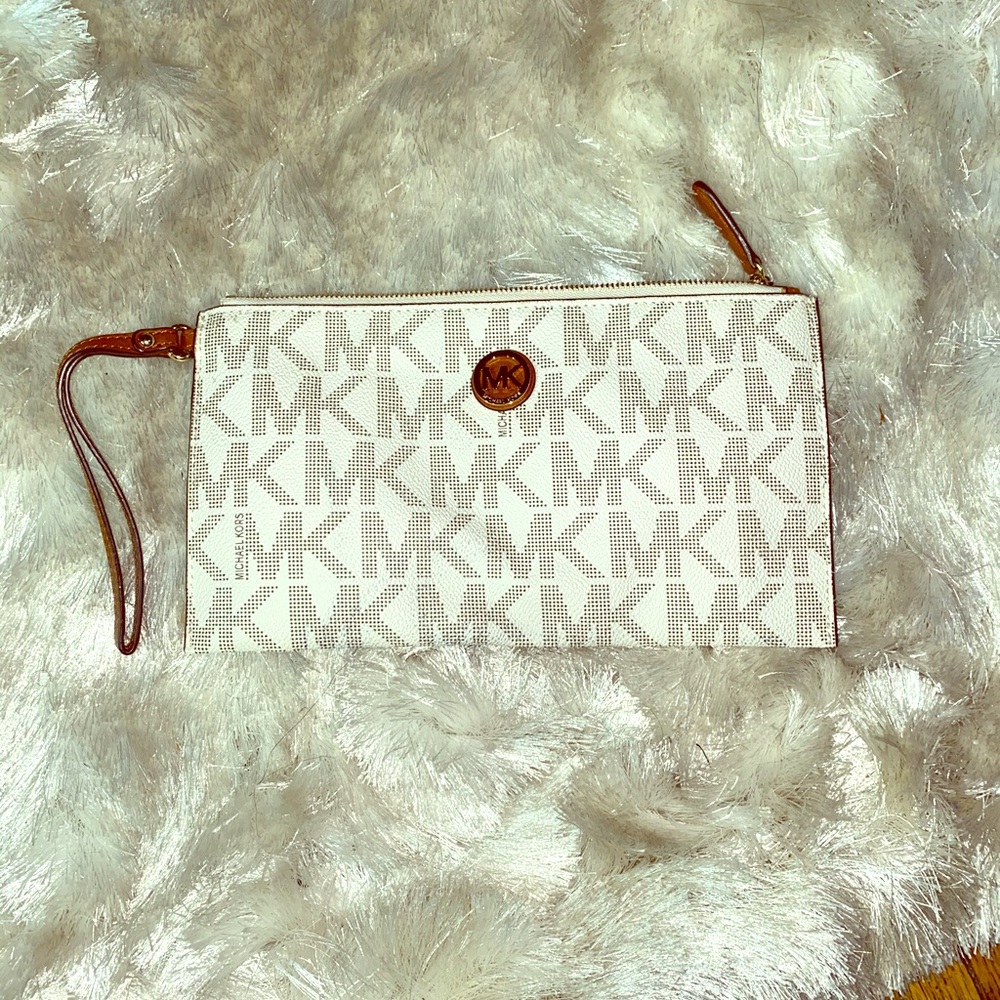 Vanilla Monogram Michael Kors wristlet authentic